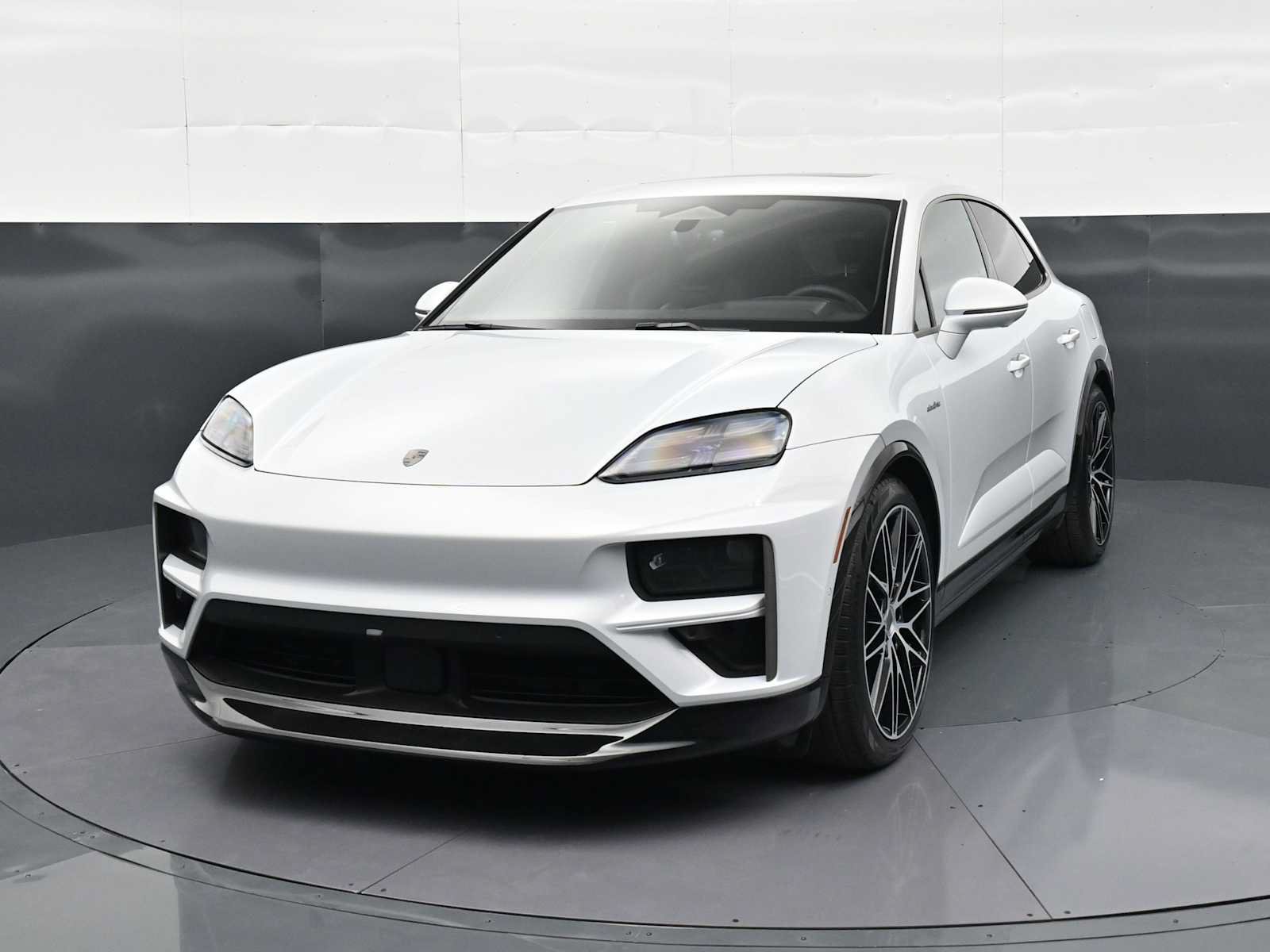 New 2026 Porsche Macan Turbo Electric AWD/4WD image 34