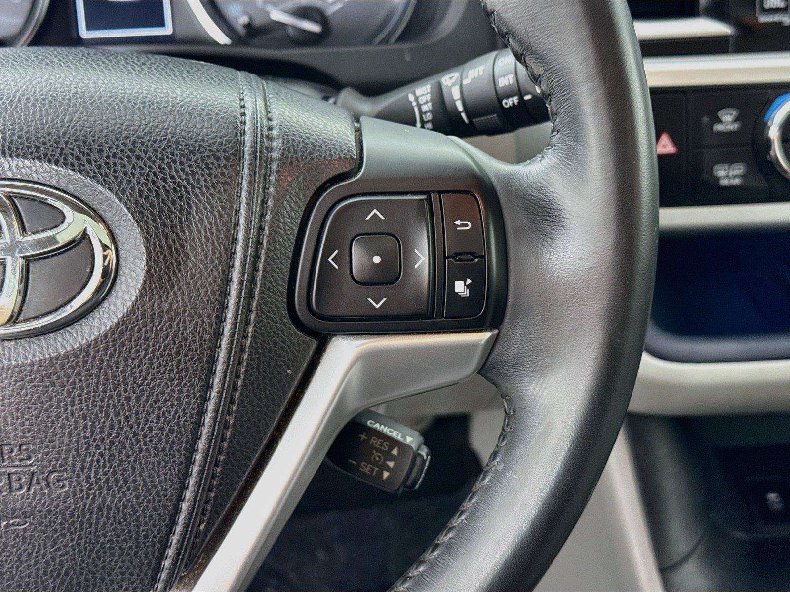 Used 2015 Toyota Highlander Limited FWD image 18