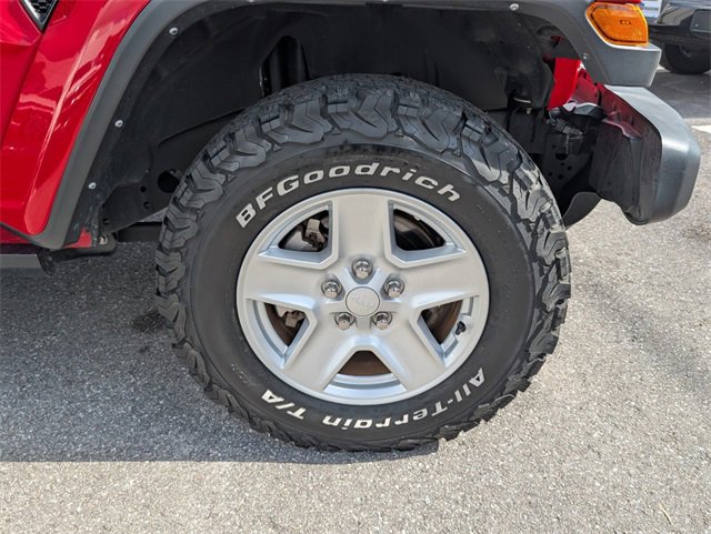 Used 2022 Jeep Gladiator Sport image 16