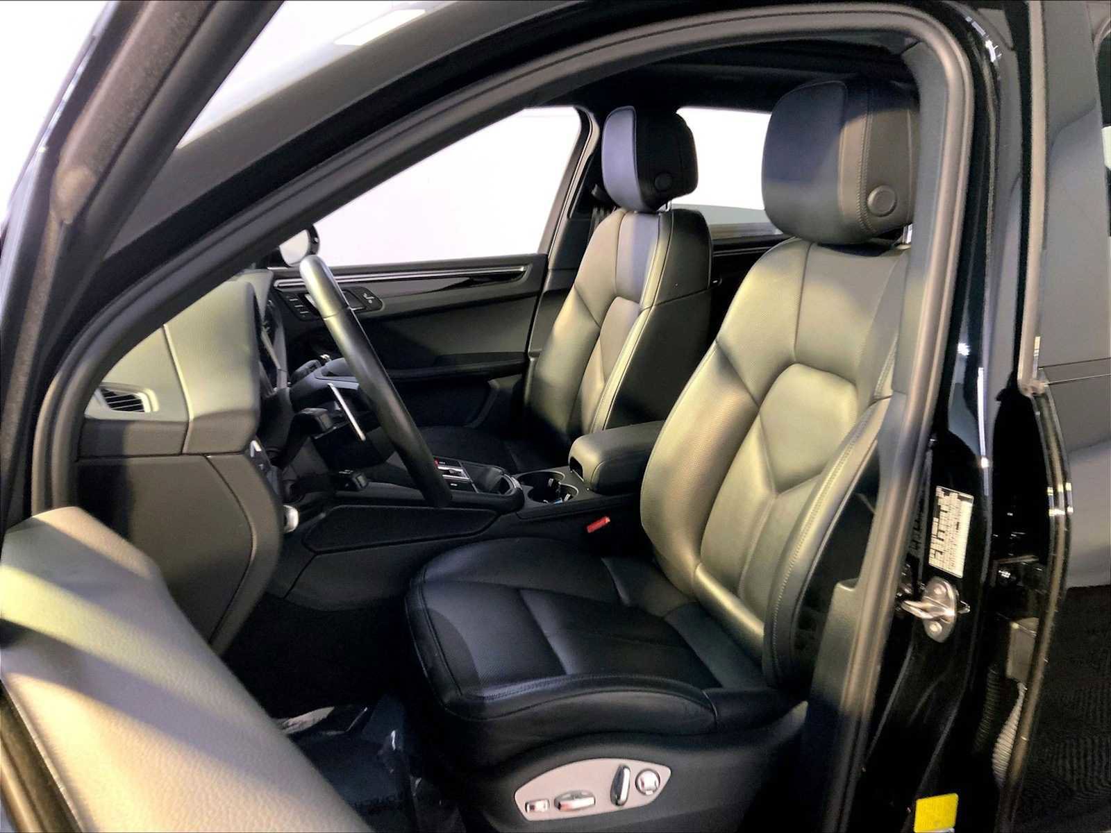 Certified 2024 Porsche Macan image 5