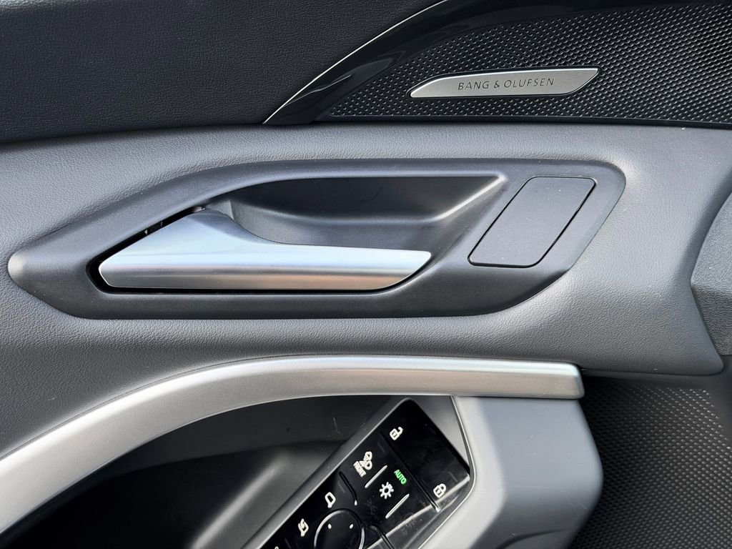 Used 2025 Audi Q5 Premium Plus w/ Premium Plus image 24