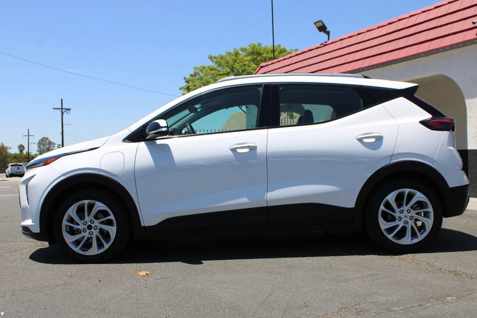 Used 2023 Chevrolet Bolt EUV LT FWD image 40