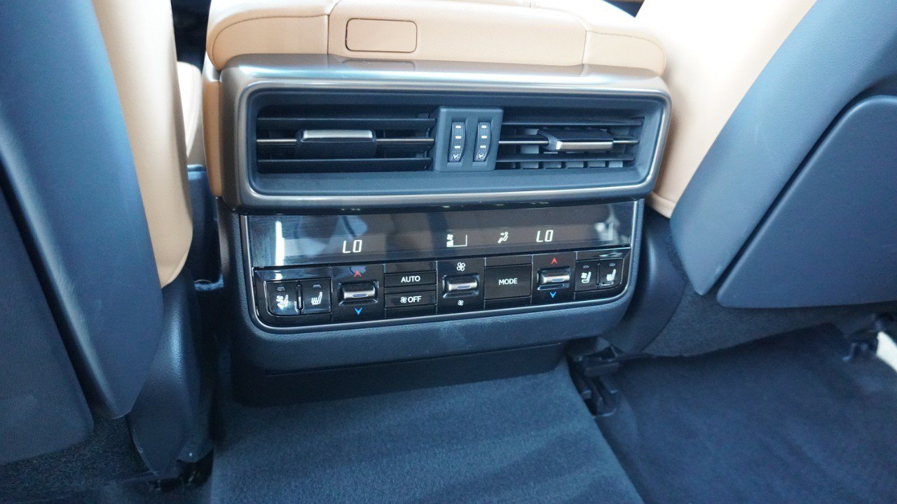 Certified 2024 Lexus LX 600 4WD w/ Luxury Package image 33