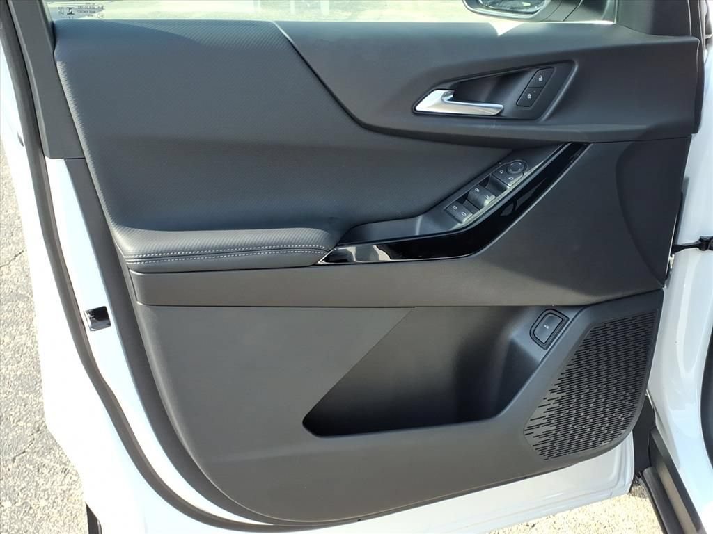 New 2027 Chevrolet Equinox LT w/ Convenience Package II FWD image 14