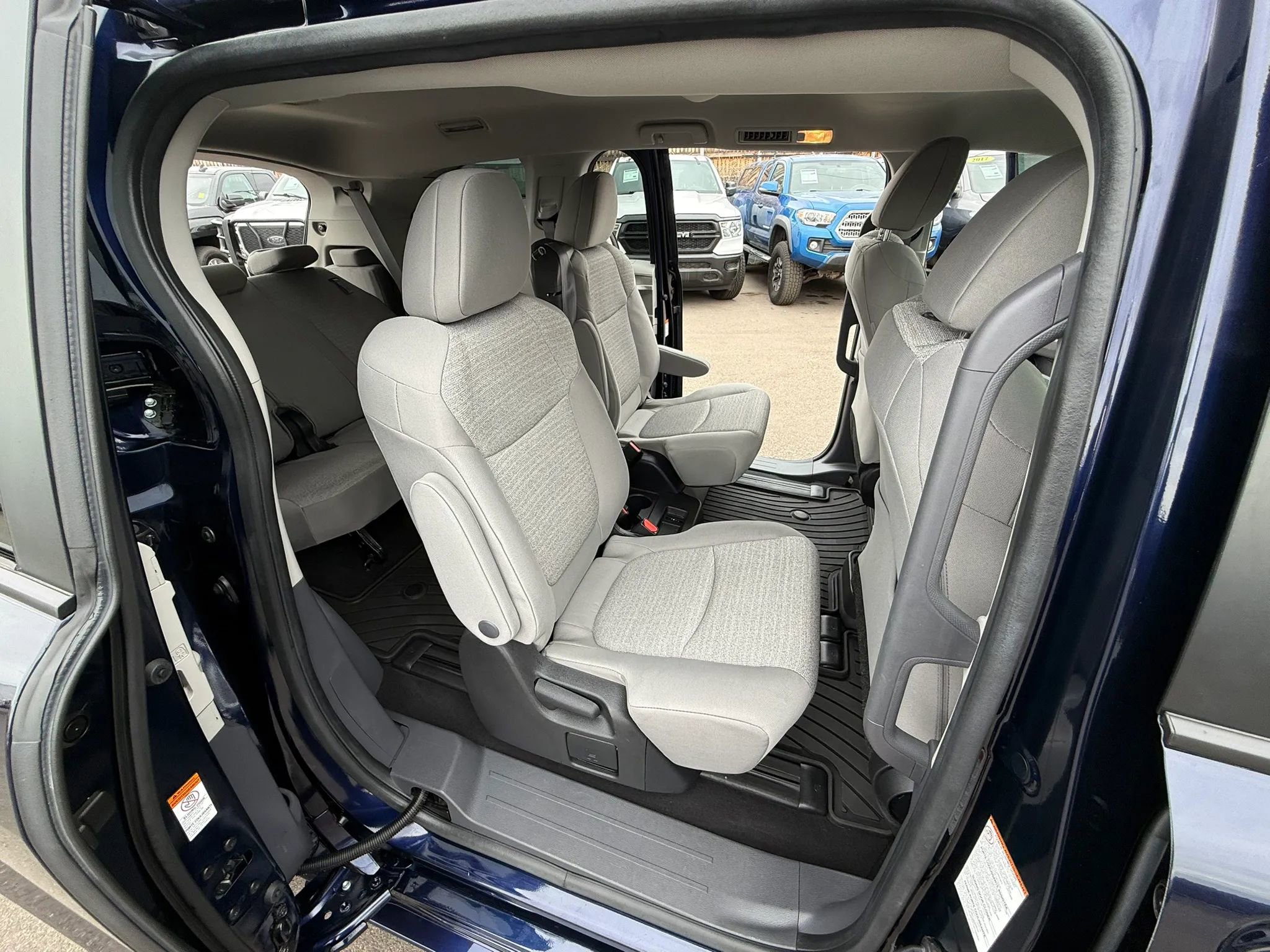 Used 2022 Toyota Sienna LE image 23