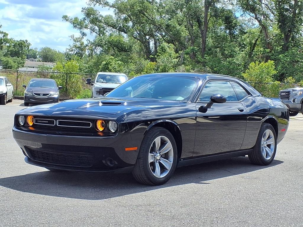 Used 2020 Dodge Challenger SXT RWD image 3