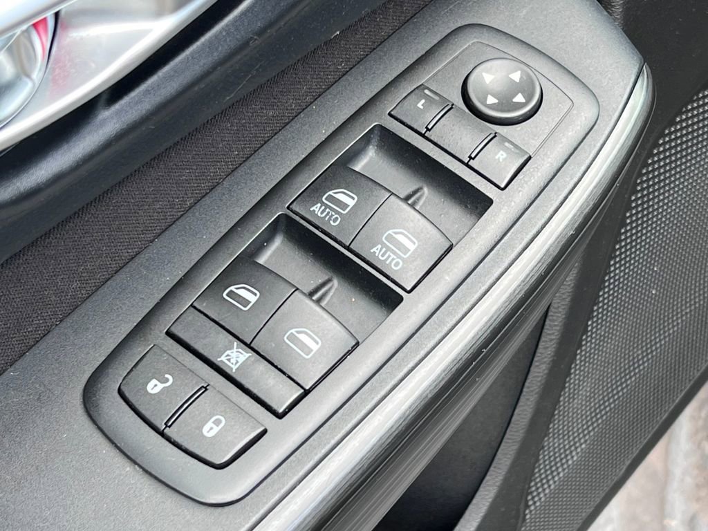 Used 2016 Jeep Cherokee Latitude AWD/4WD image 12