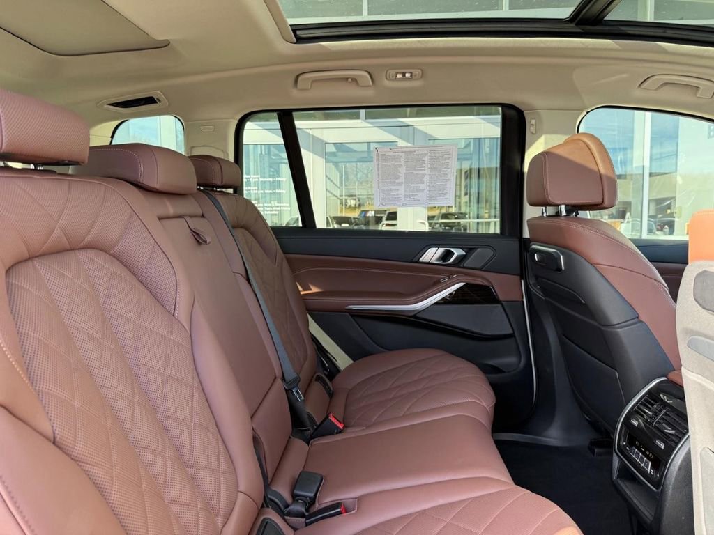 Used 2023 BMW X7 xDrive40i w/ Premium Package image 10