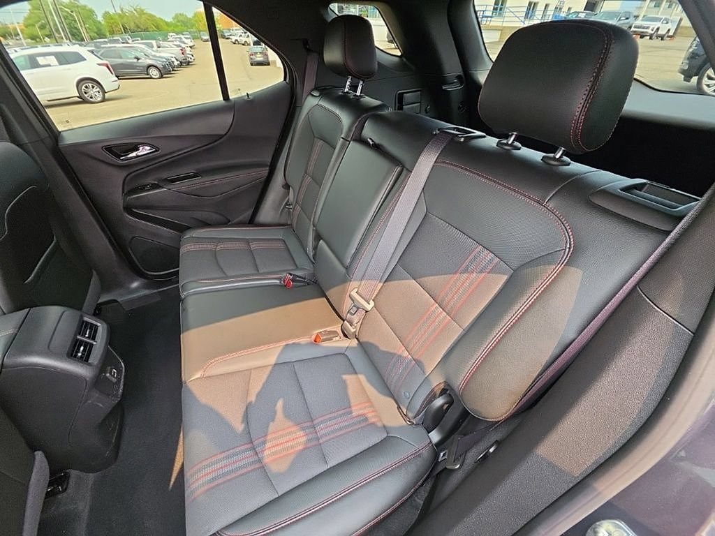 Used 2023 Chevrolet Equinox RS AWD/4WD image 21