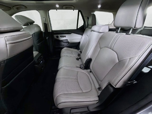 Used 2025 Honda Pilot Elite image 31