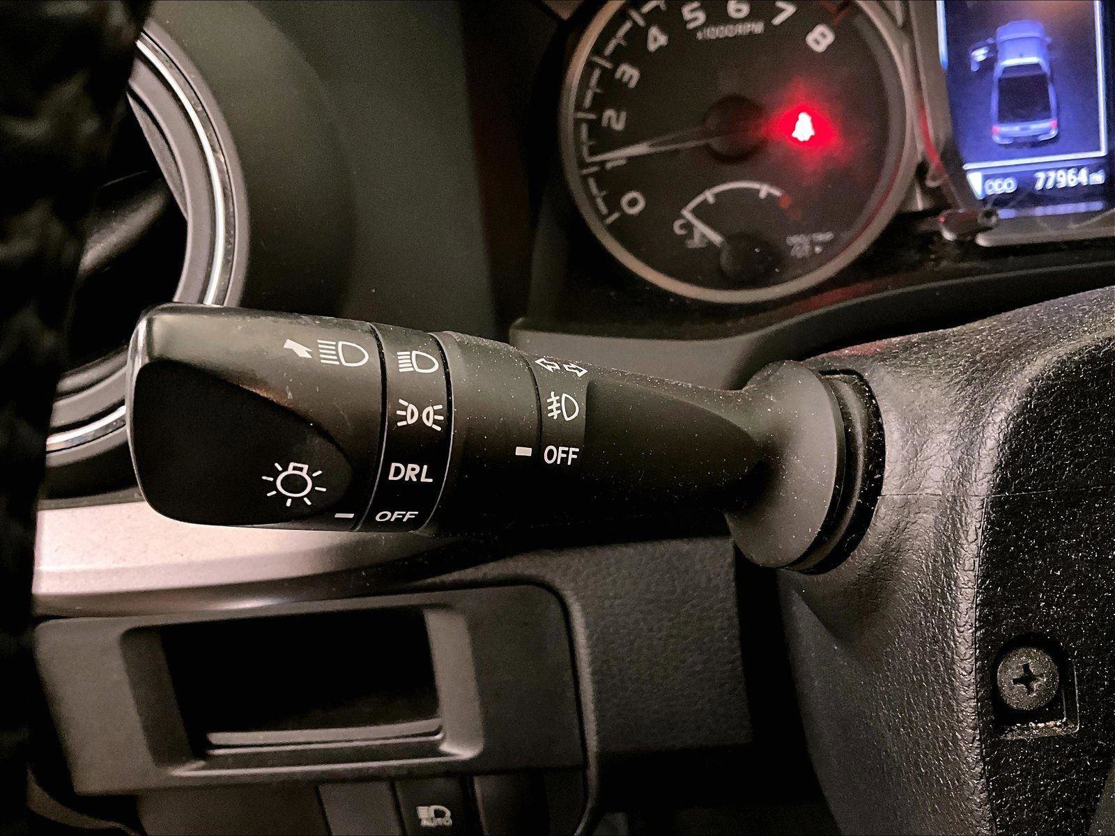 Used 2018 Toyota Tacoma SR5 AWD/4WD image 30