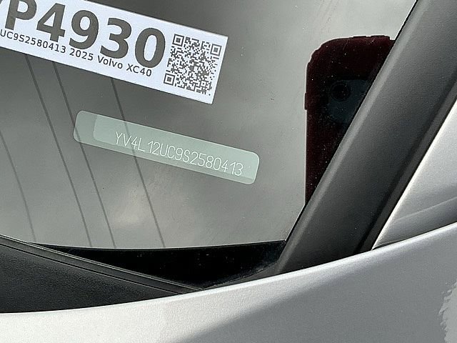 Certified 2025 Volvo XC40 B5 Plus image 30