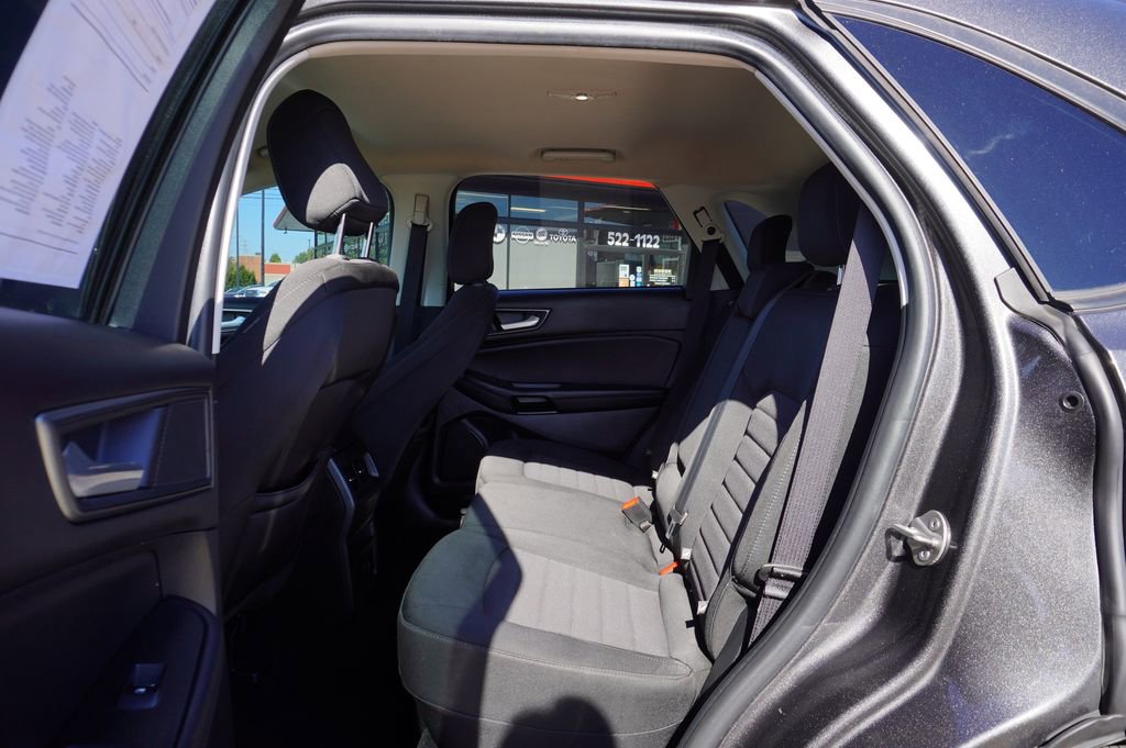 Used 2020 Ford Edge SE image 25