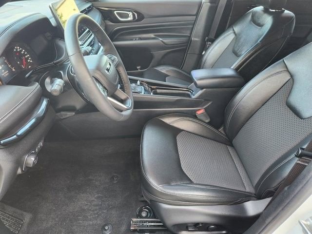 Used 2024 Jeep Compass Latitude w/ Convenience Group AWD/4WD image 12