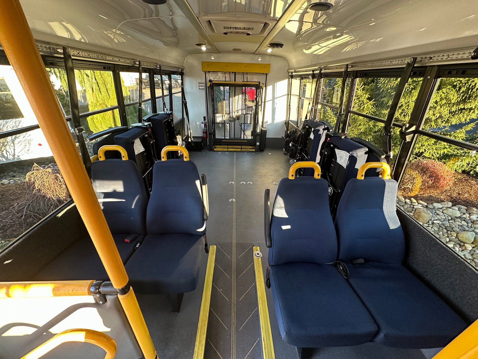 Used 2014 Chevrolet Express 4500 image 3