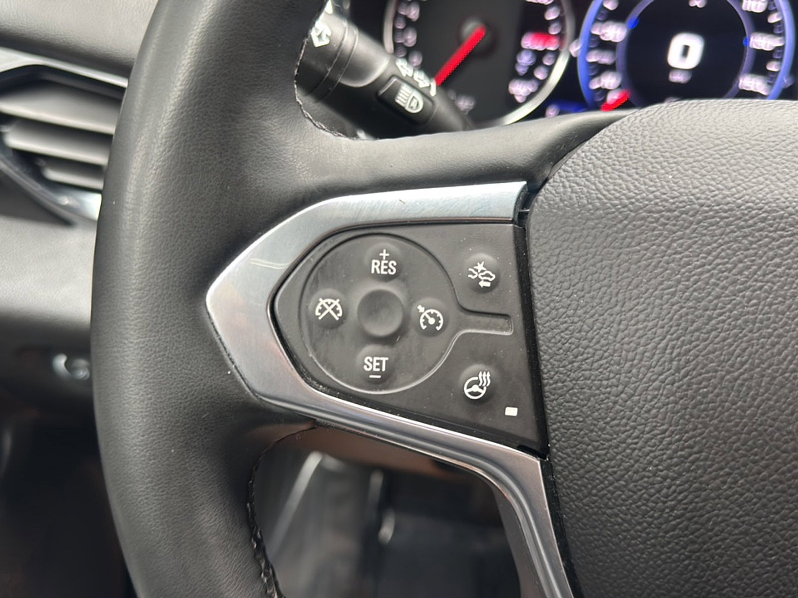 Used 2023 Chevrolet Traverse High Country FWD image 35