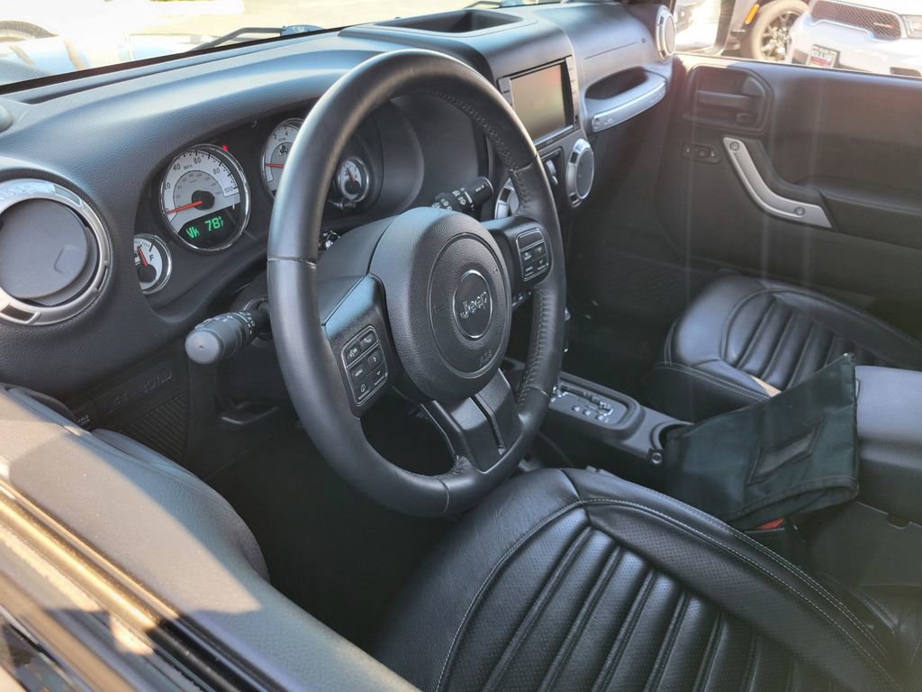 Used 2016 Jeep Wrangler Unlimited Rubicon w/ Connectivity Group image 3