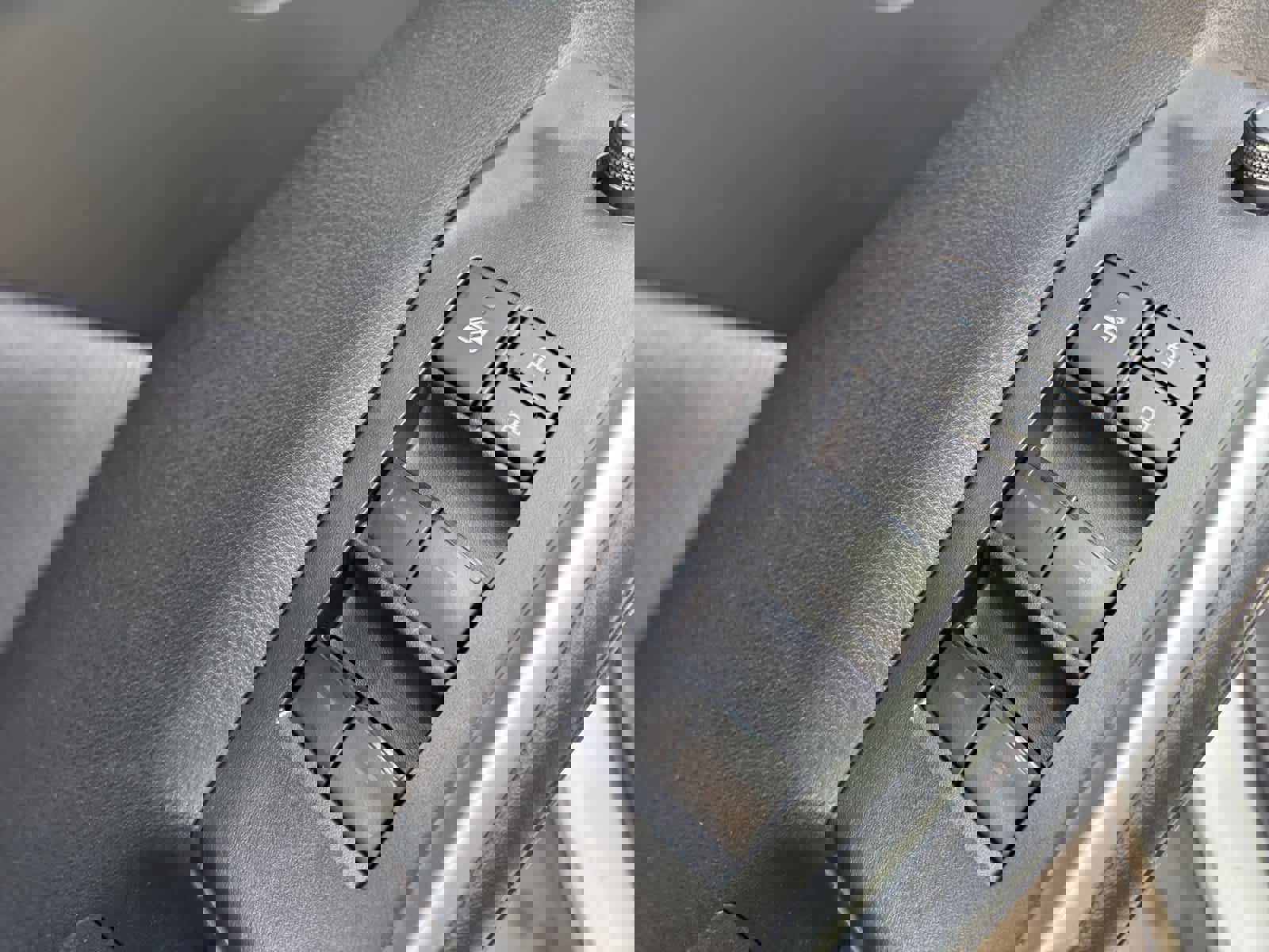 Used 2025 Toyota Highlander LE image 17