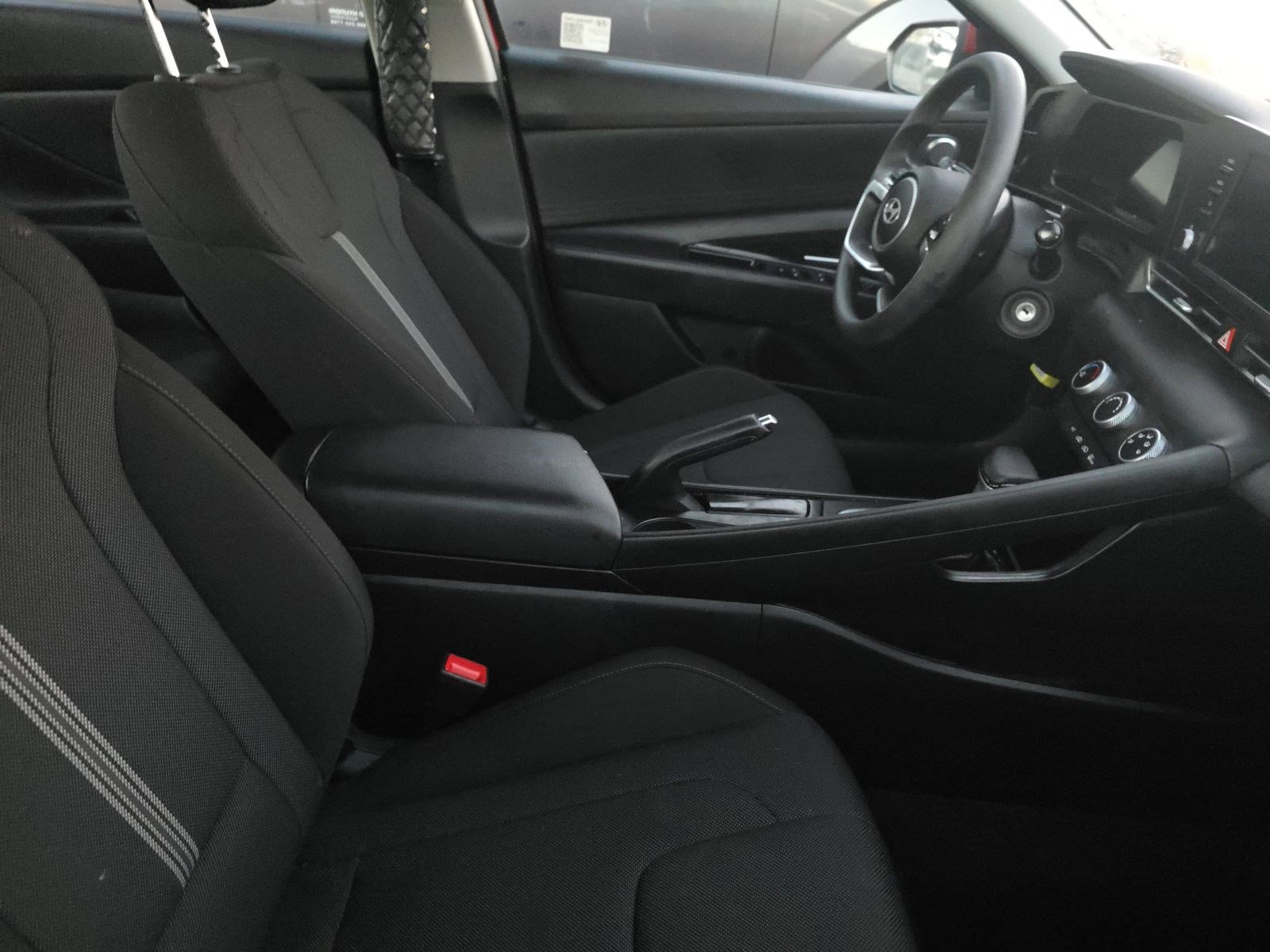 Used 2025 Hyundai Elantra SE image 10