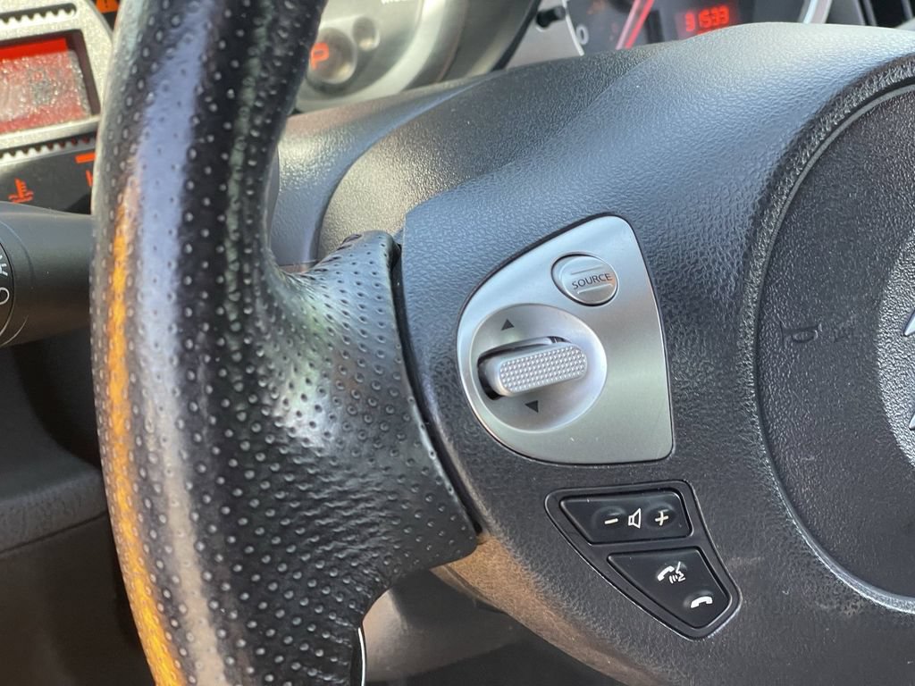 Used 2018 Nissan 370Z Roadster RWD image 22