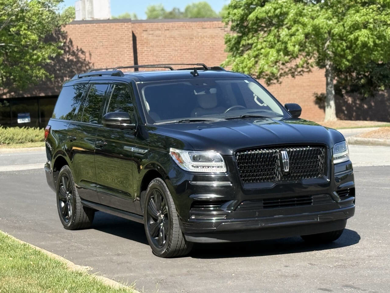 Used 2018 Lincoln Navigator Select w/ Technology Package image 3