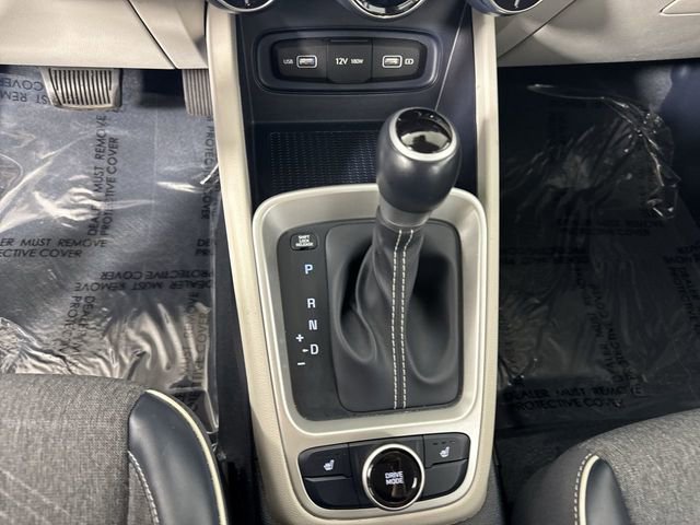Used 2022 Hyundai Venue Limited FWD image 17