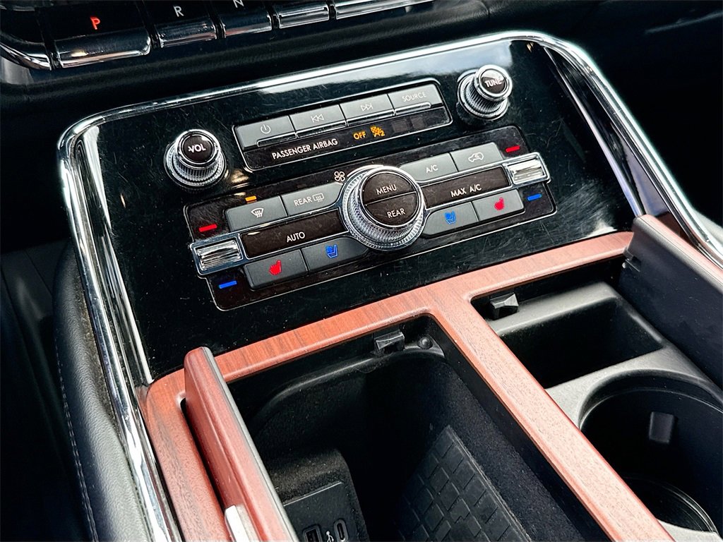 Used 2021 Lincoln Navigator Reserve image 17