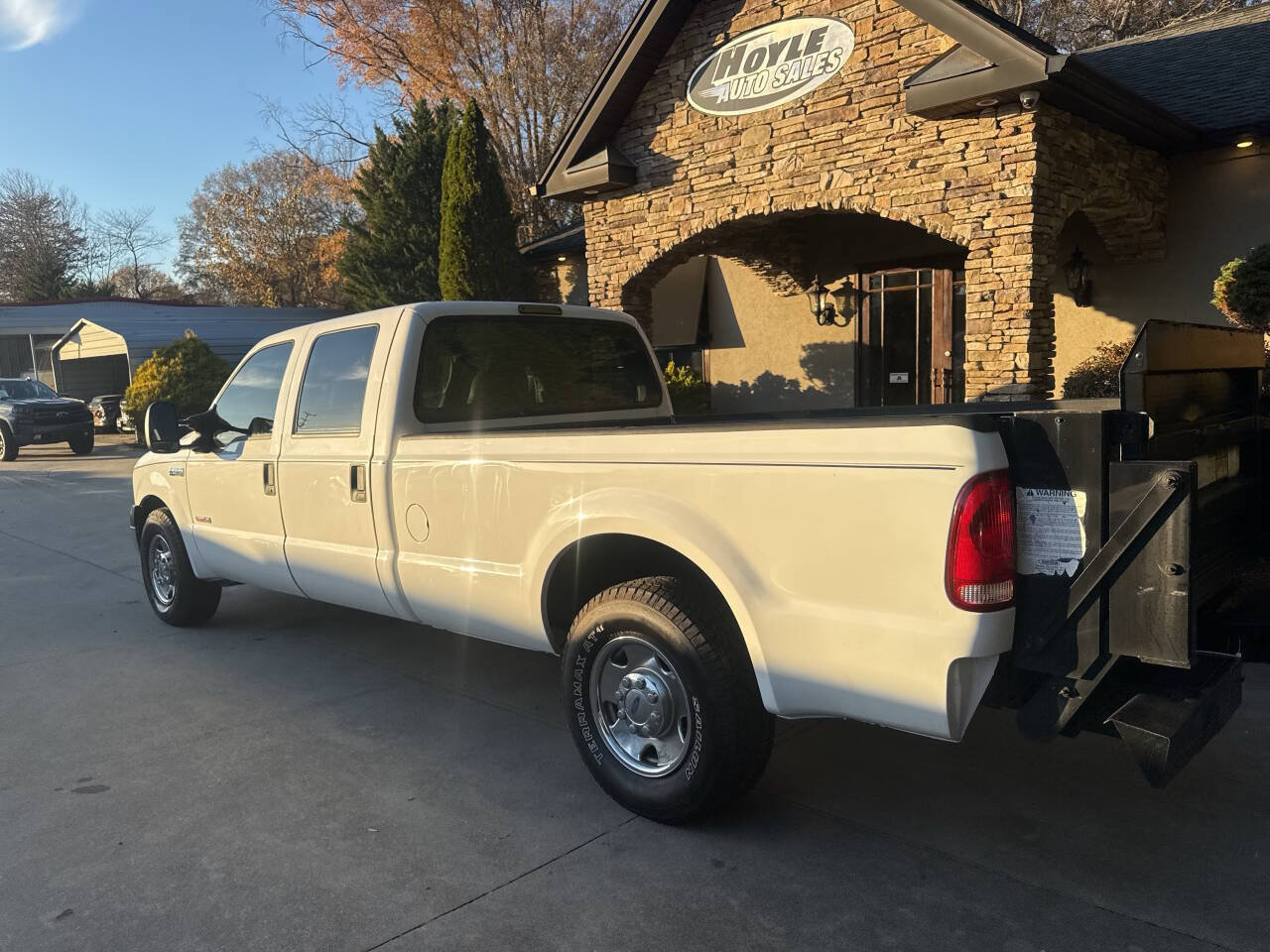 Used 2006 Ford F350 Lariat RWD image 3
