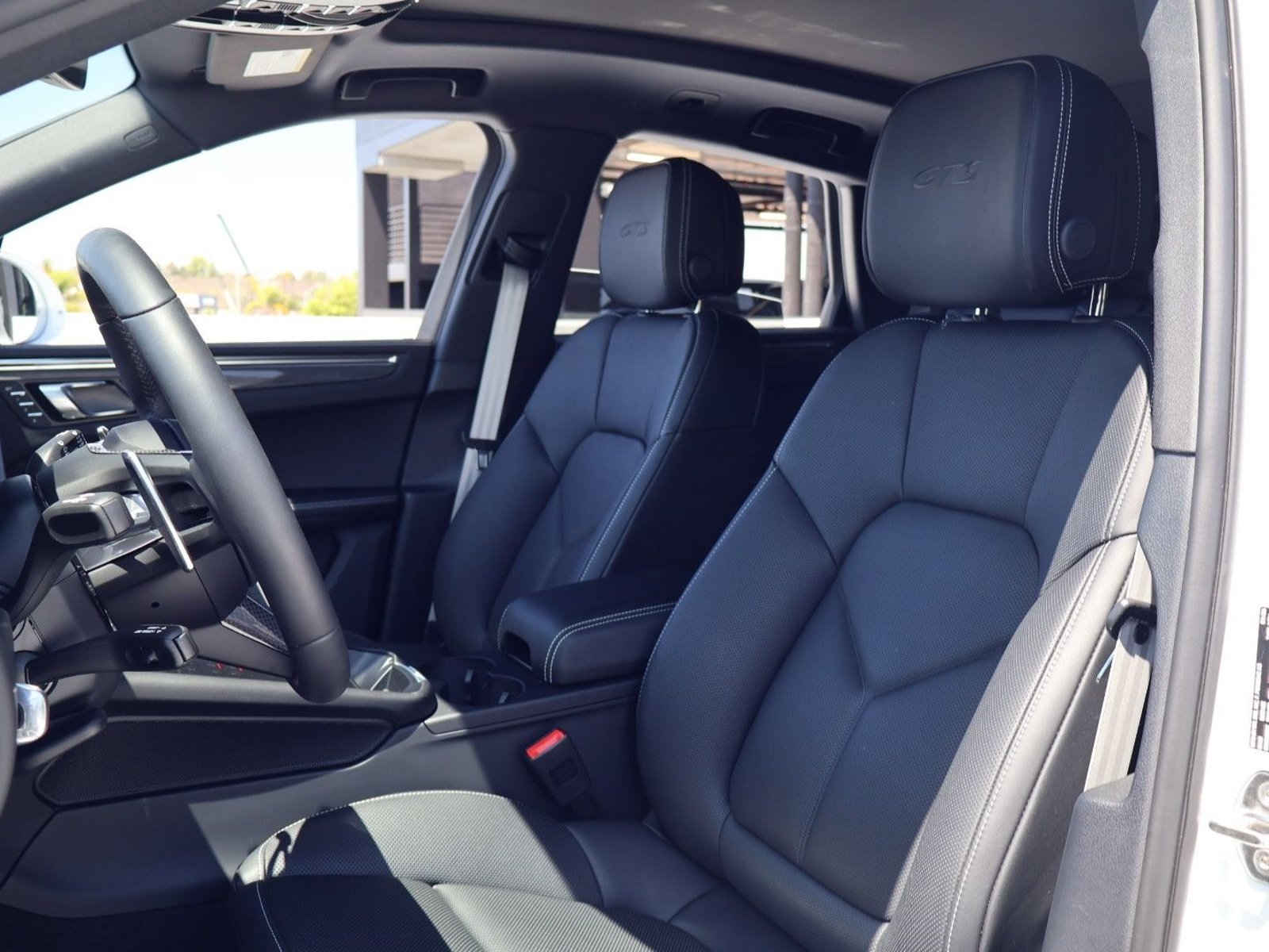 Certified 2026 Porsche Macan GTS AWD/4WD image 5