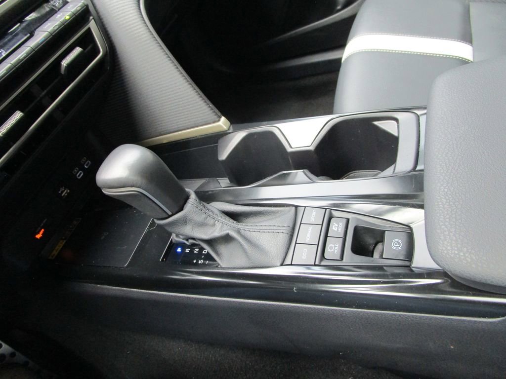 Used 2025 Toyota Camry SE image 32