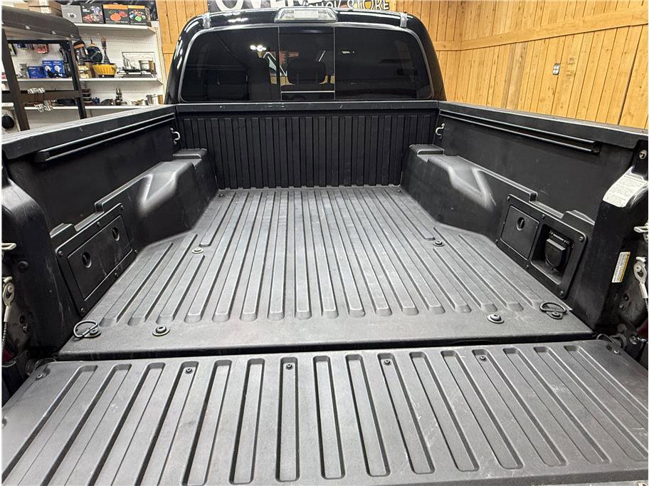 Used 2018 Toyota Tacoma TRD Sport AWD/4WD image 12