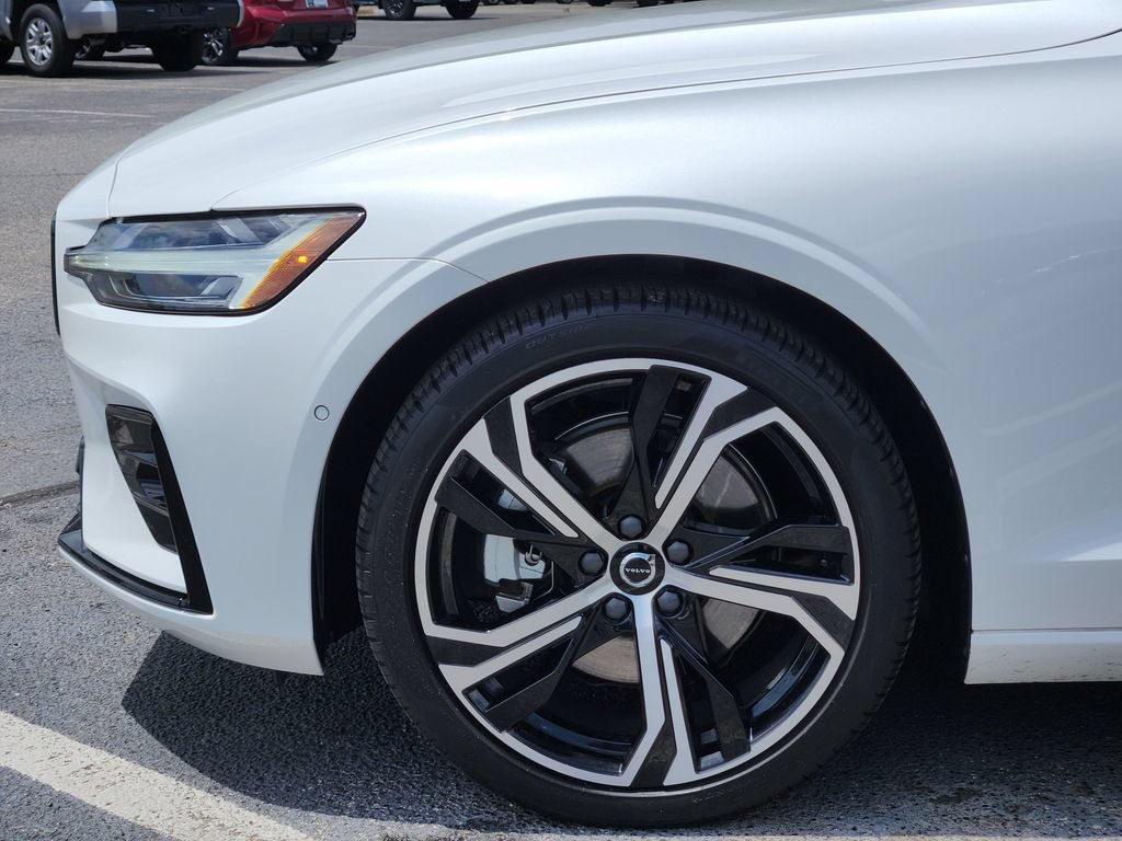 Used 2024 Volvo S60 B5 Plus AWD/4WD image 7