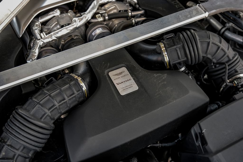 Used 2020 Aston Martin V8 Vantage Coupe RWD image 44