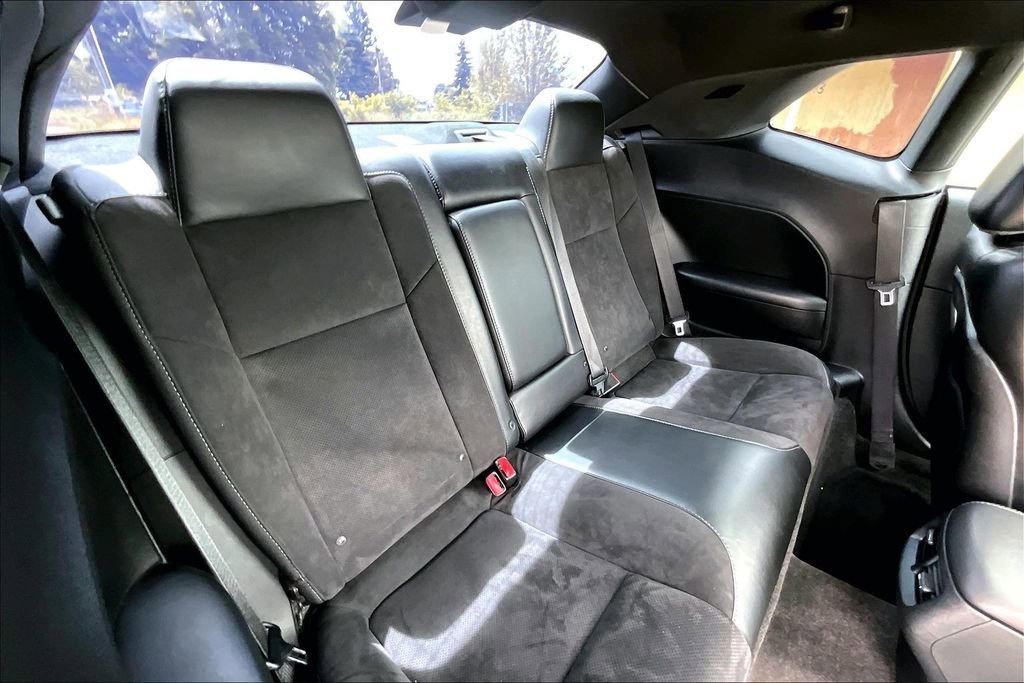Used 2015 Dodge Challenger R/T Scat Pack w/ Leather Interior Group RWD image 20