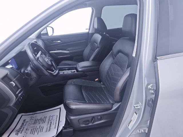 Certified 2024 Nissan Pathfinder Platinum AWD/4WD image 11