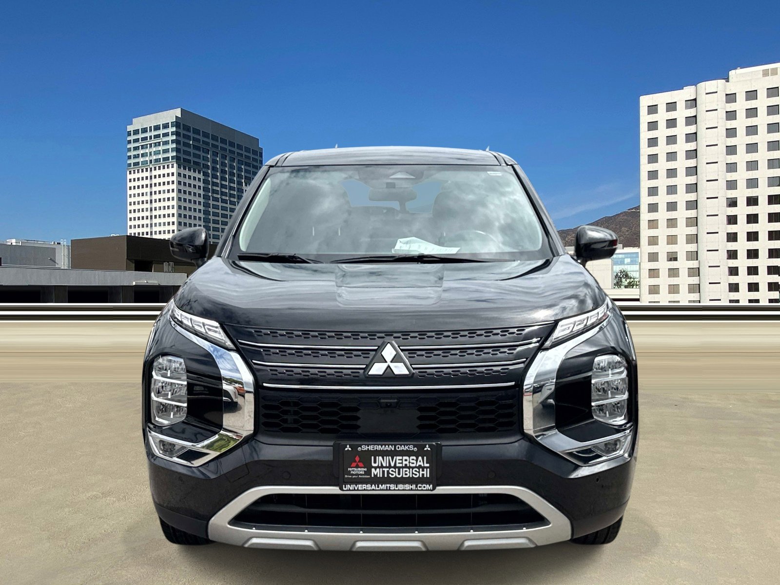 Used 2024 Mitsubishi Outlander FWD image 2