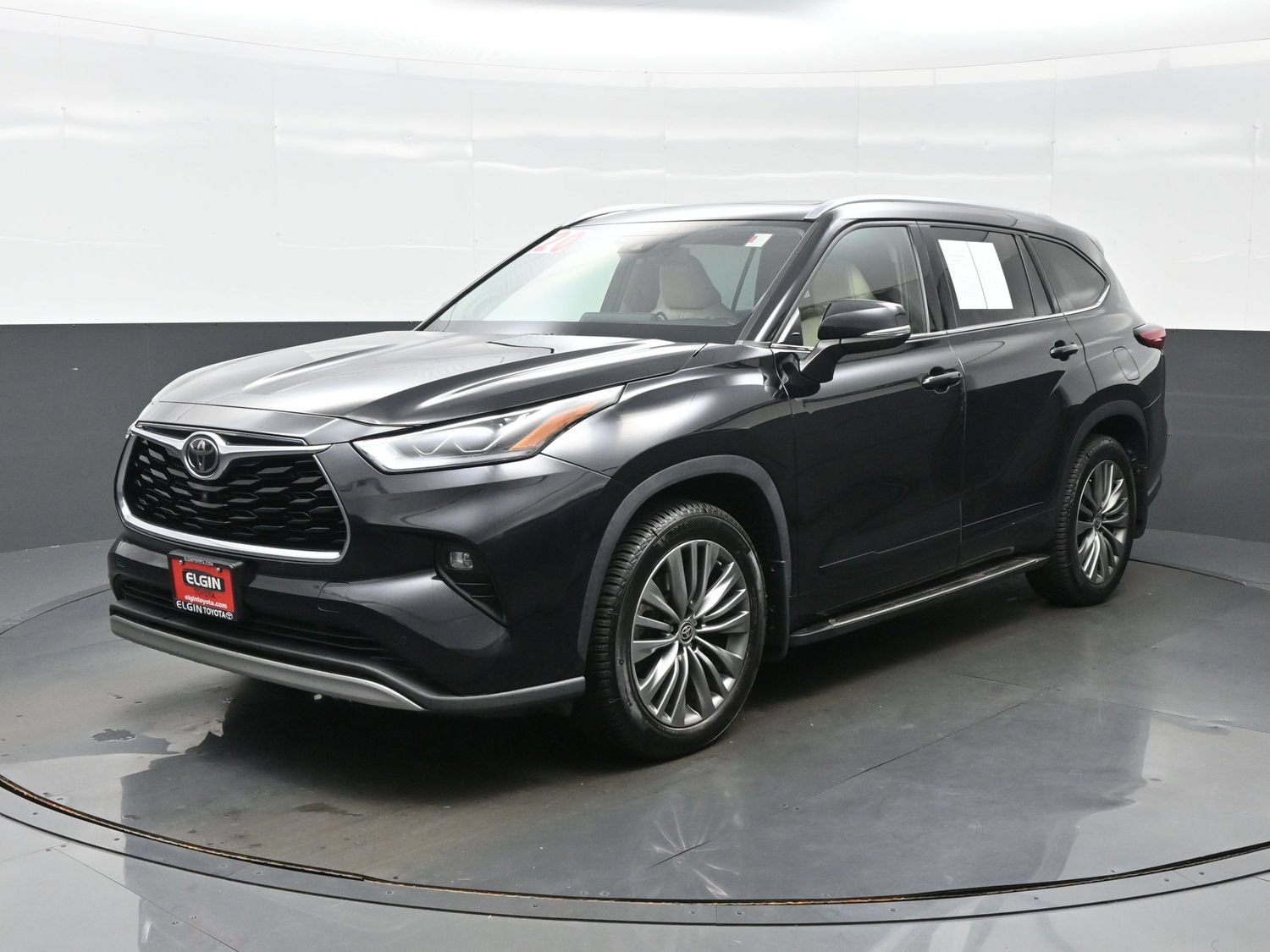 Used 2020 Toyota Highlander Platinum AWD/4WD image 2