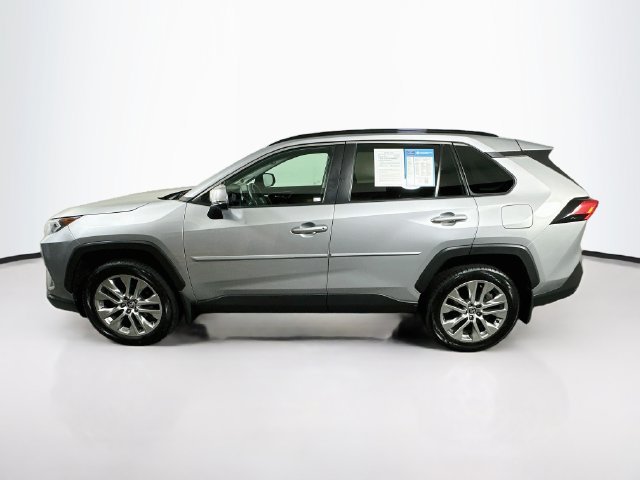 Used 2021 Toyota RAV4 XLE Premium AWD/4WD image 5