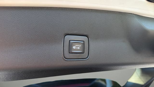Used 2022 Chevrolet TrailBlazer RS w/ Sun and Liftgate Package FWD image 34