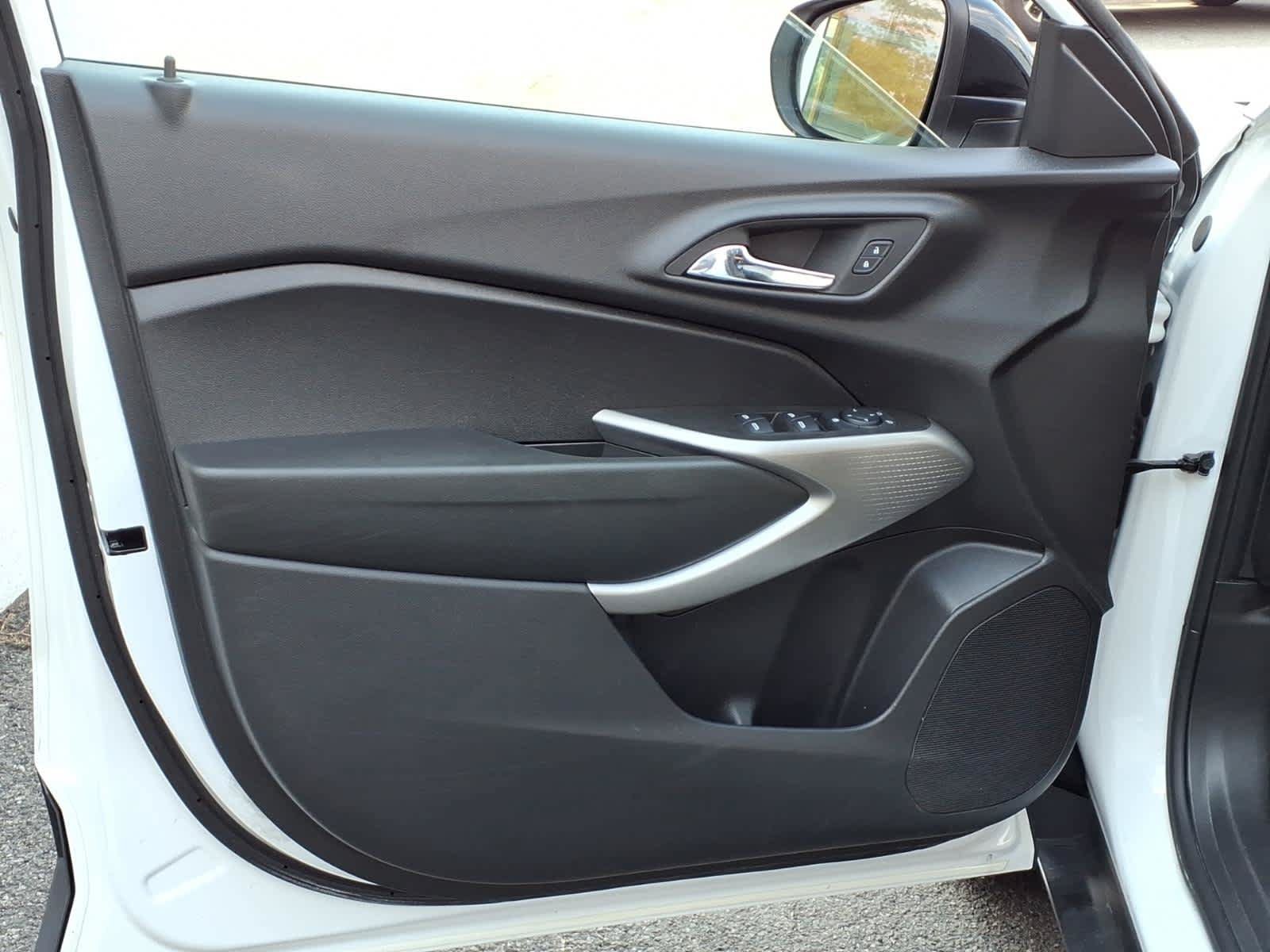Certified 2024 Chevrolet Trax RS FWD image 10