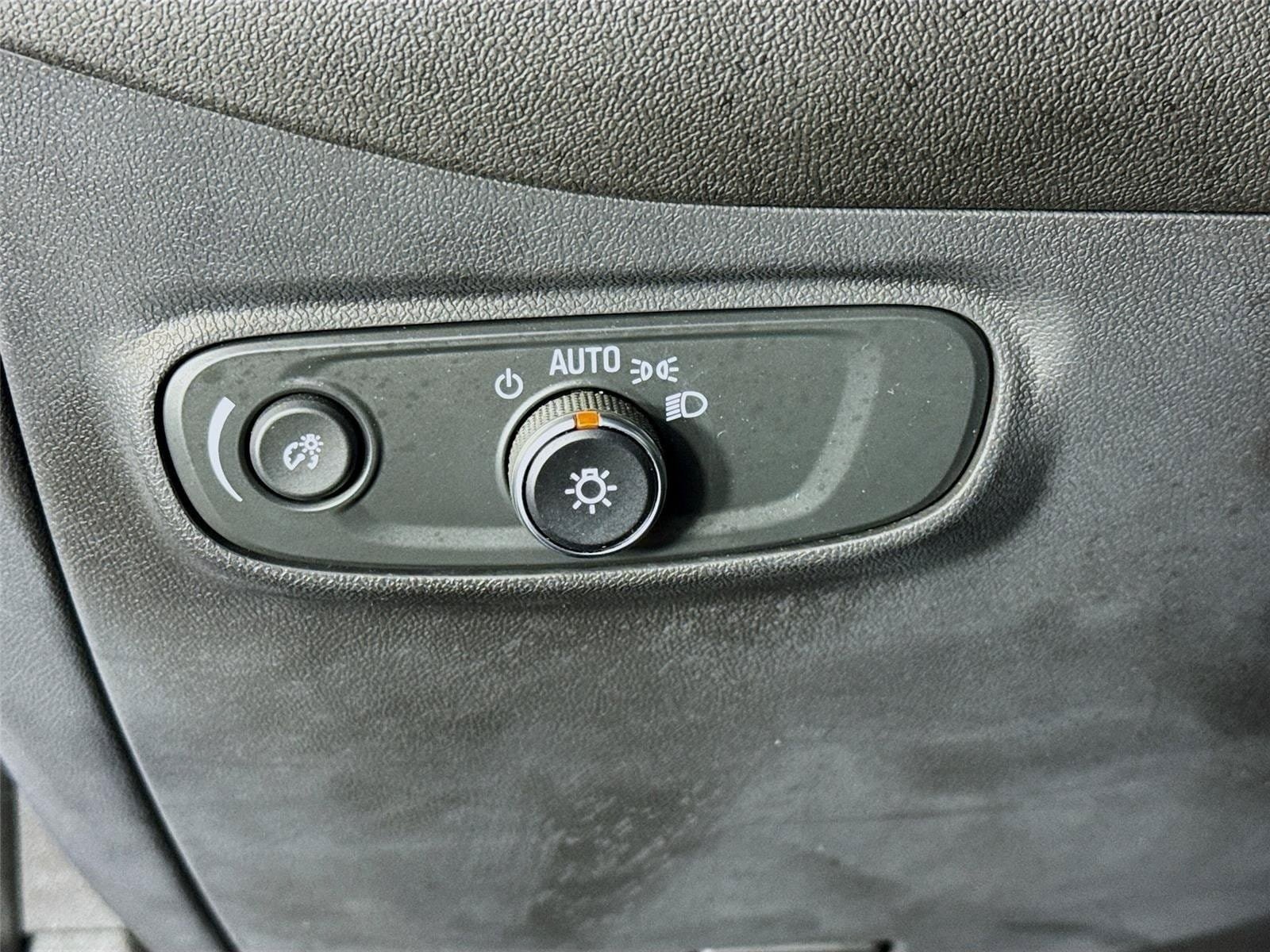 Used 2024 Chevrolet Equinox LT FWD image 11