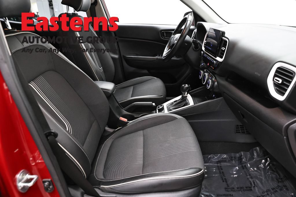 Used 2023 Hyundai Venue Limited FWD image 25
