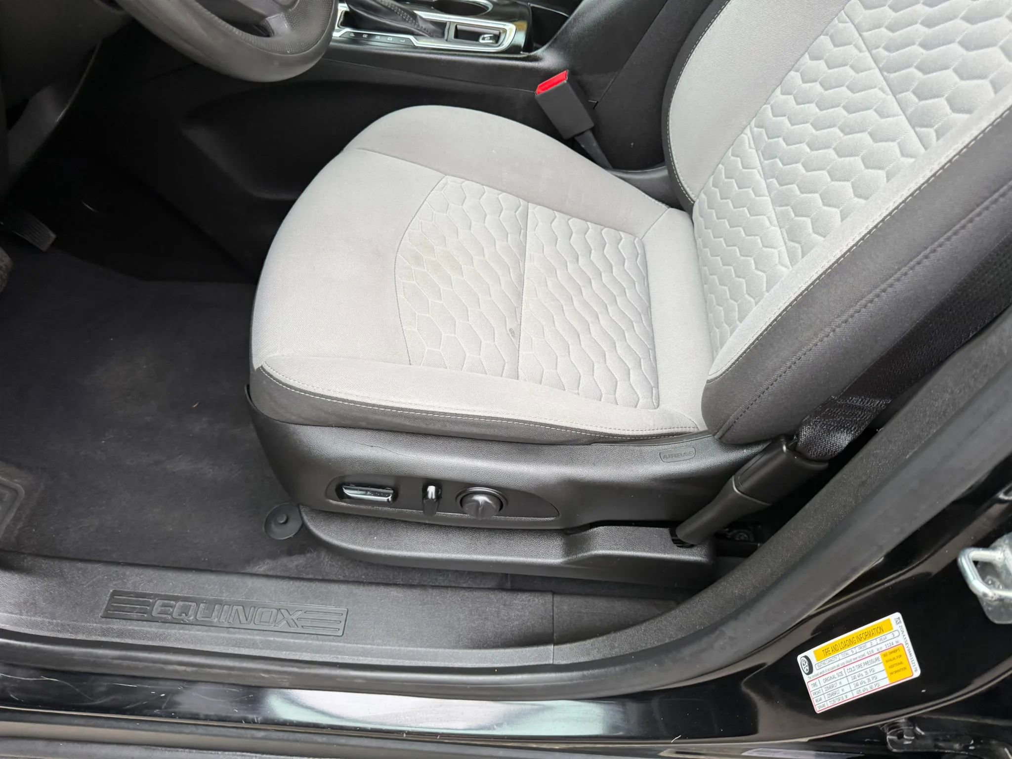 Used 2021 Chevrolet Equinox LS w/ LS Convenience Package AWD/4WD image 32