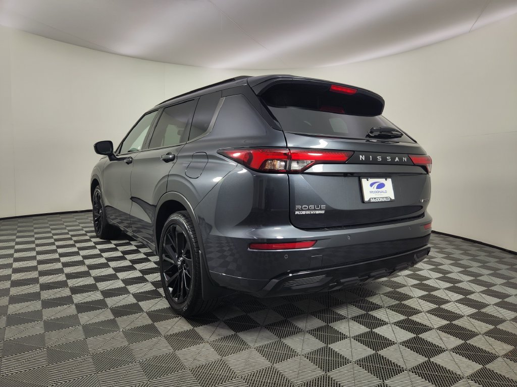 Used 2026 Nissan Rogue Platinum w/ Family Package AWD/4WD image 3