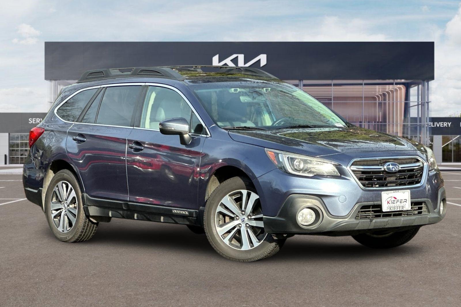 Used 2018 Subaru Outback 2.5i Limited image 2