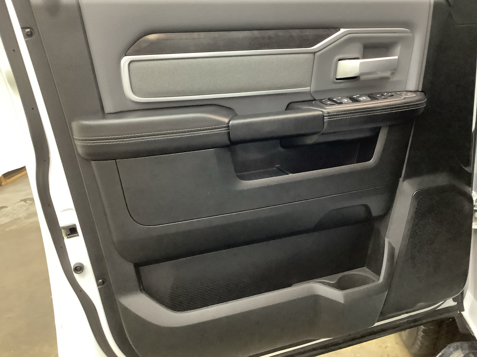 Used 2023 RAM 2500 Big Horn w/ Level 1 Equipment Group AWD/4WD image 12