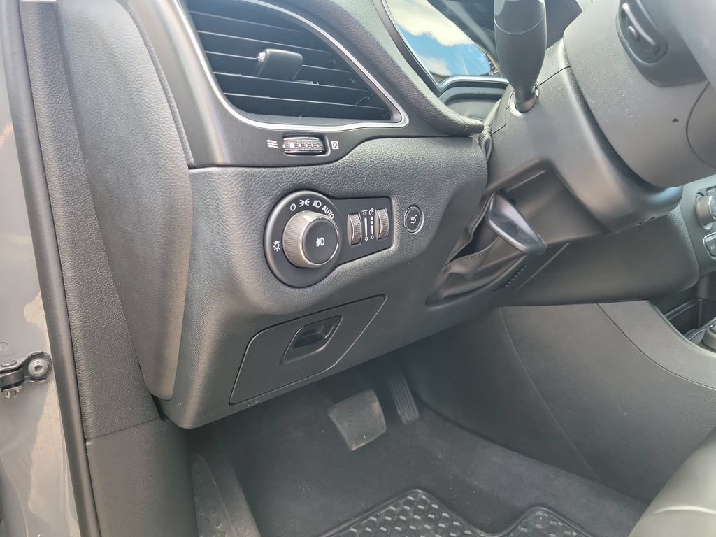 Used 2023 Jeep Cherokee Trailhawk AWD/4WD image 23