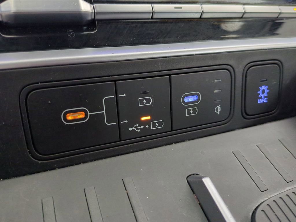 Used 2024 Hyundai Santa Fe Limited image 29