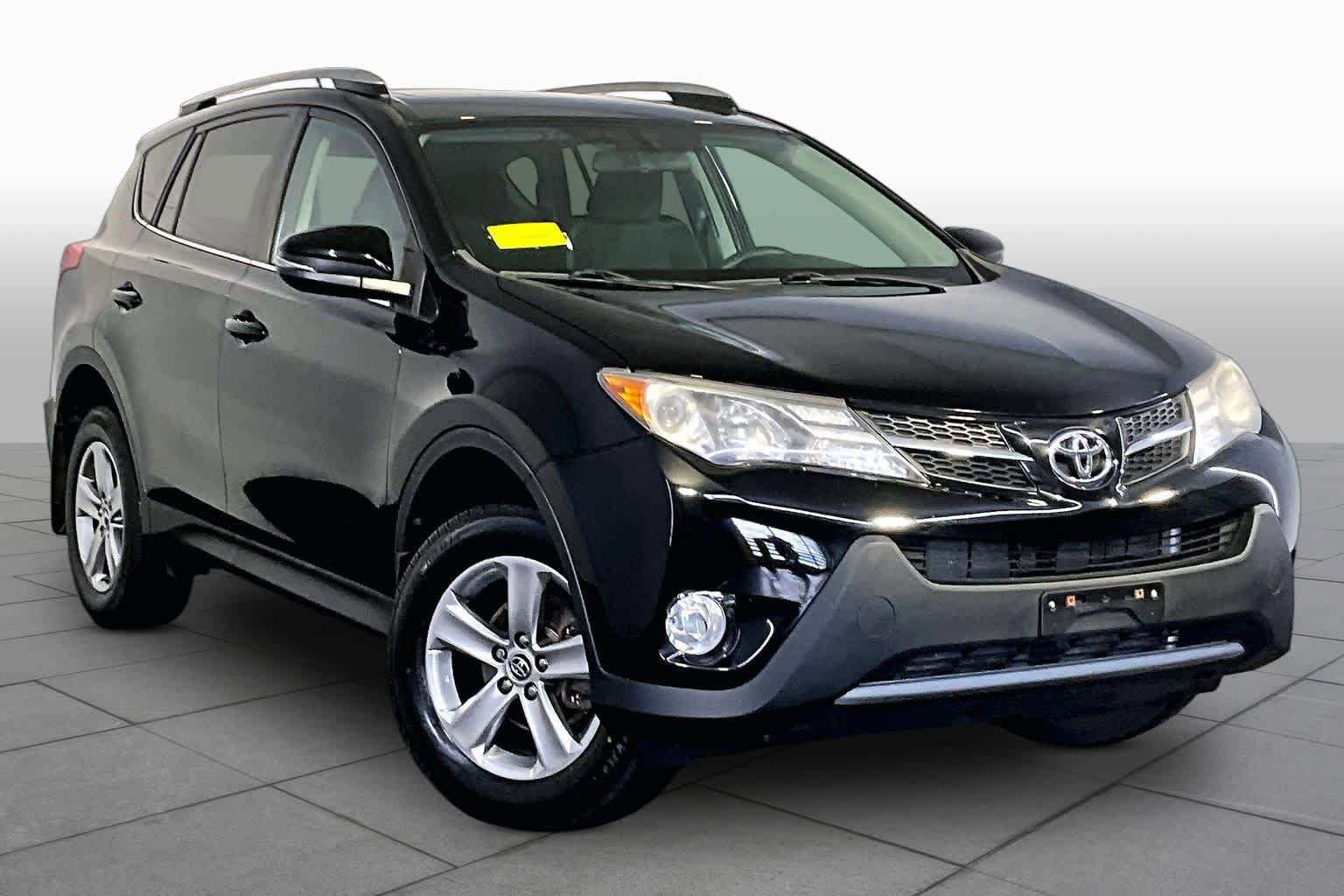 Used 2015 Toyota RAV4 XLE AWD/4WD image 2
