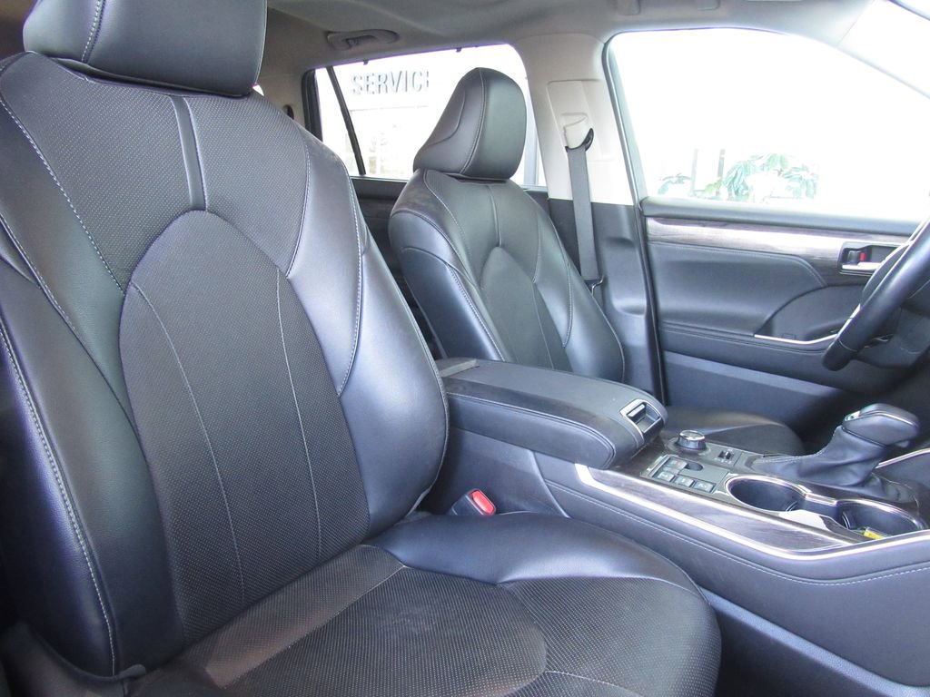Used 2023 Toyota Highlander Limited image 20